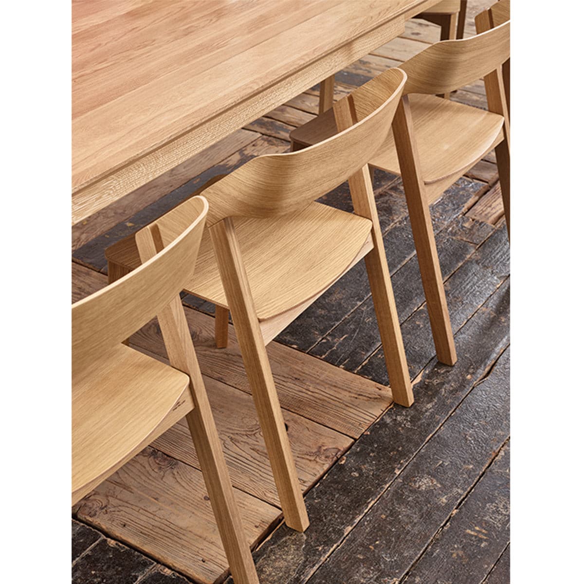 Jutland Extendable Dining Table (Natural Oak).