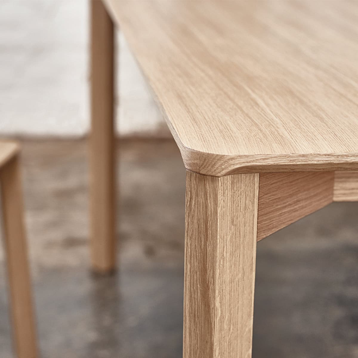 Lasu Dining Table (Natural Oak).