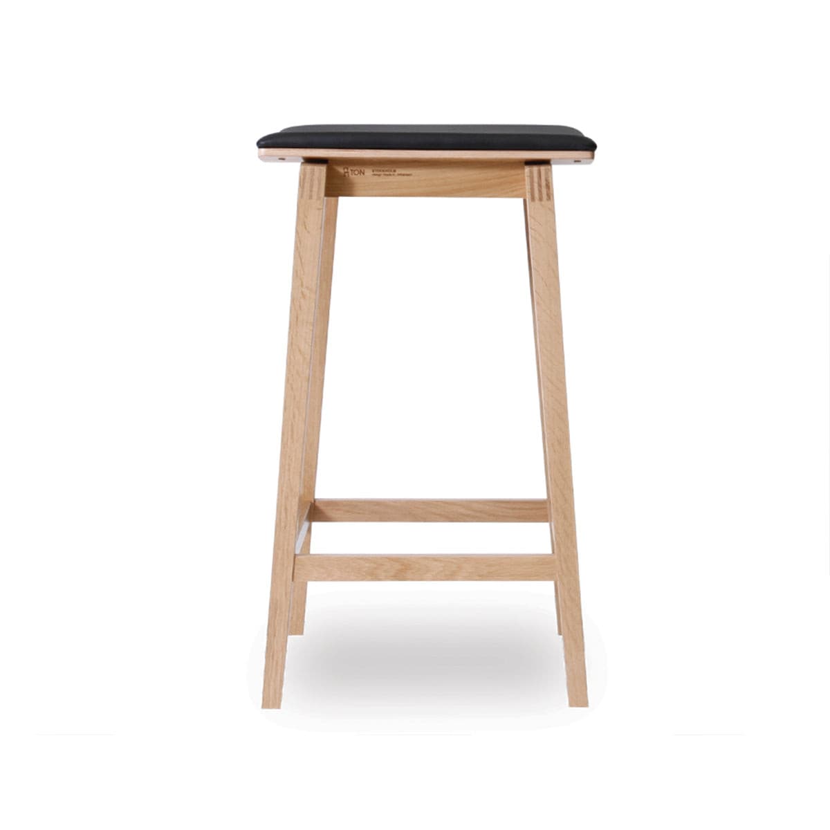 Stockholm Bar Stool (Natural Oak/Black Pad).