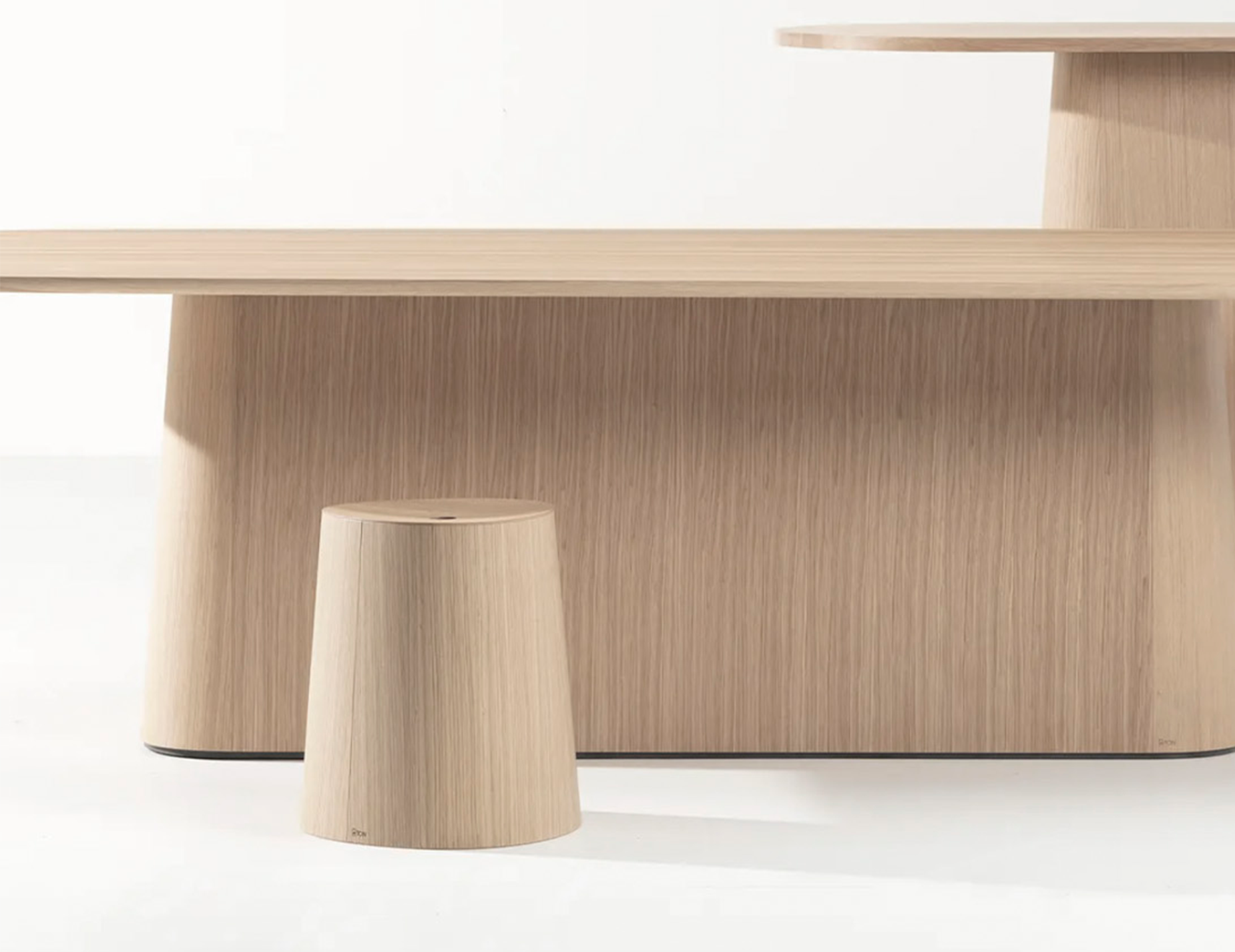 P.O.V. Table 466 - Rectangle - European Oak