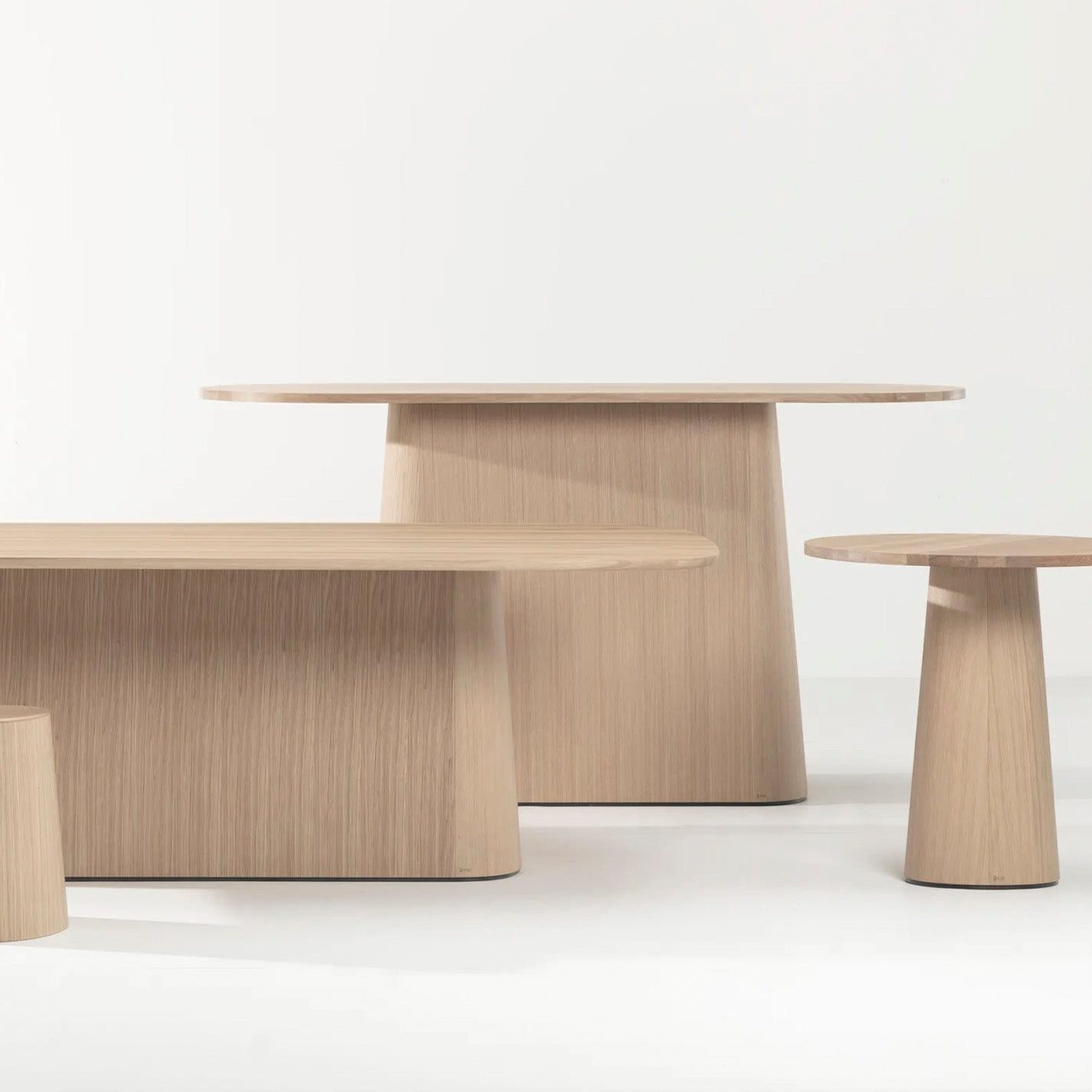 P.O.V. Table 466 - Rectangle - Heavily Rounded Corners - European Oak