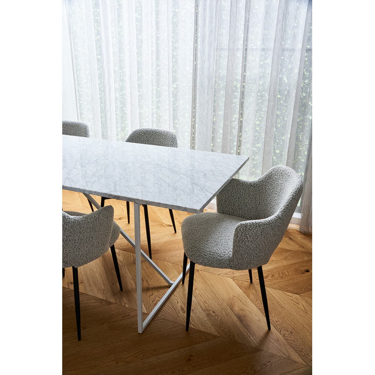 Carlisle Dining Chair (Boucle Silver).