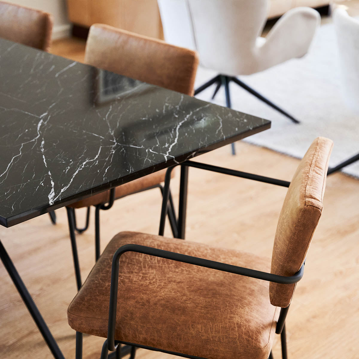 Nala Dining Table (Black).
