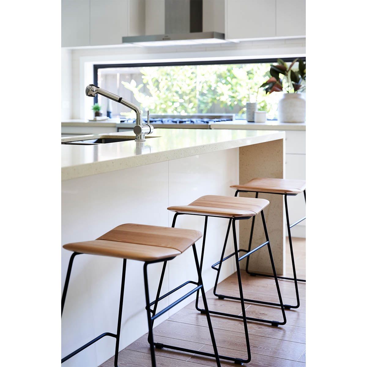 Aero Bar Stool (Black).