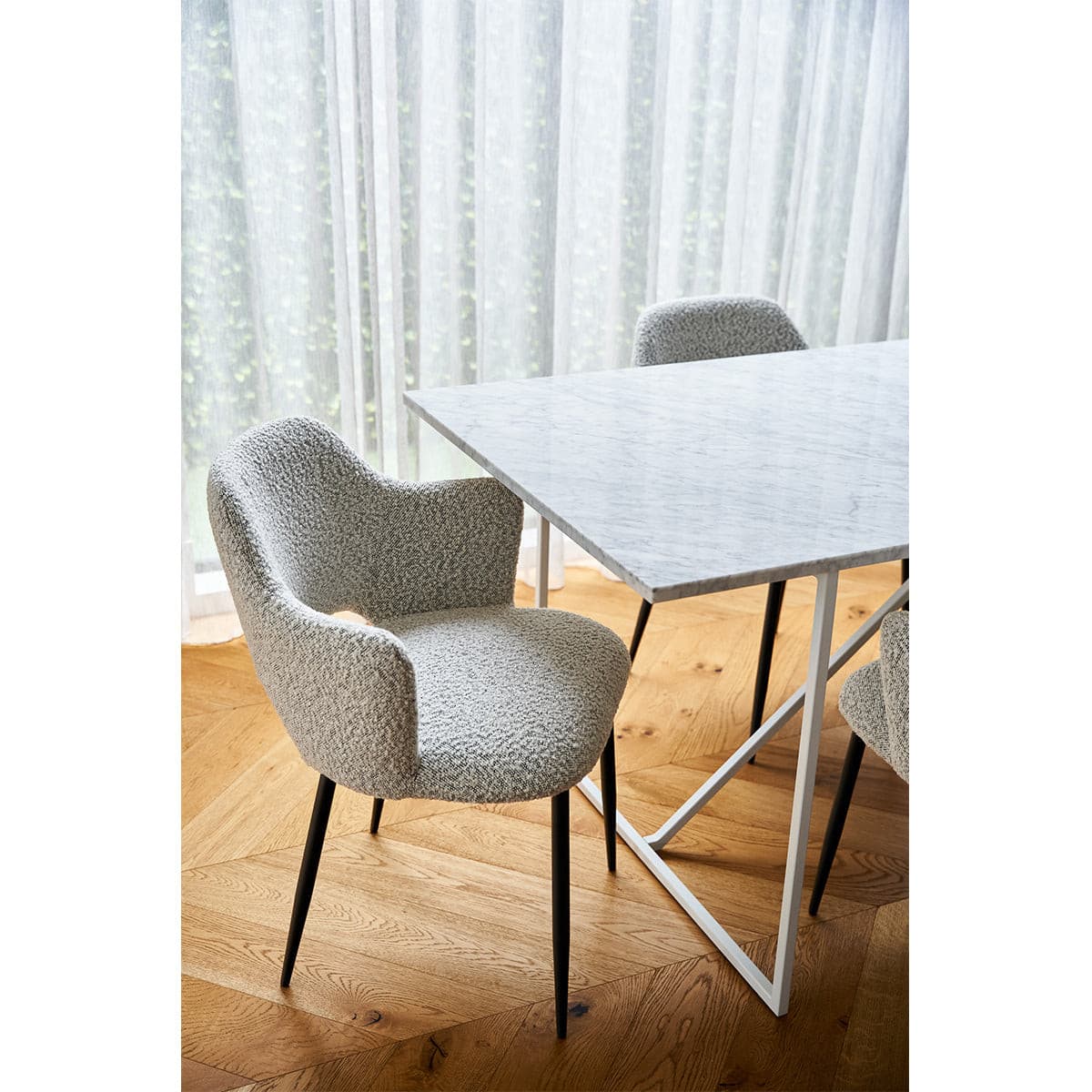 Carlisle Dining Chair (Boucle Silver).