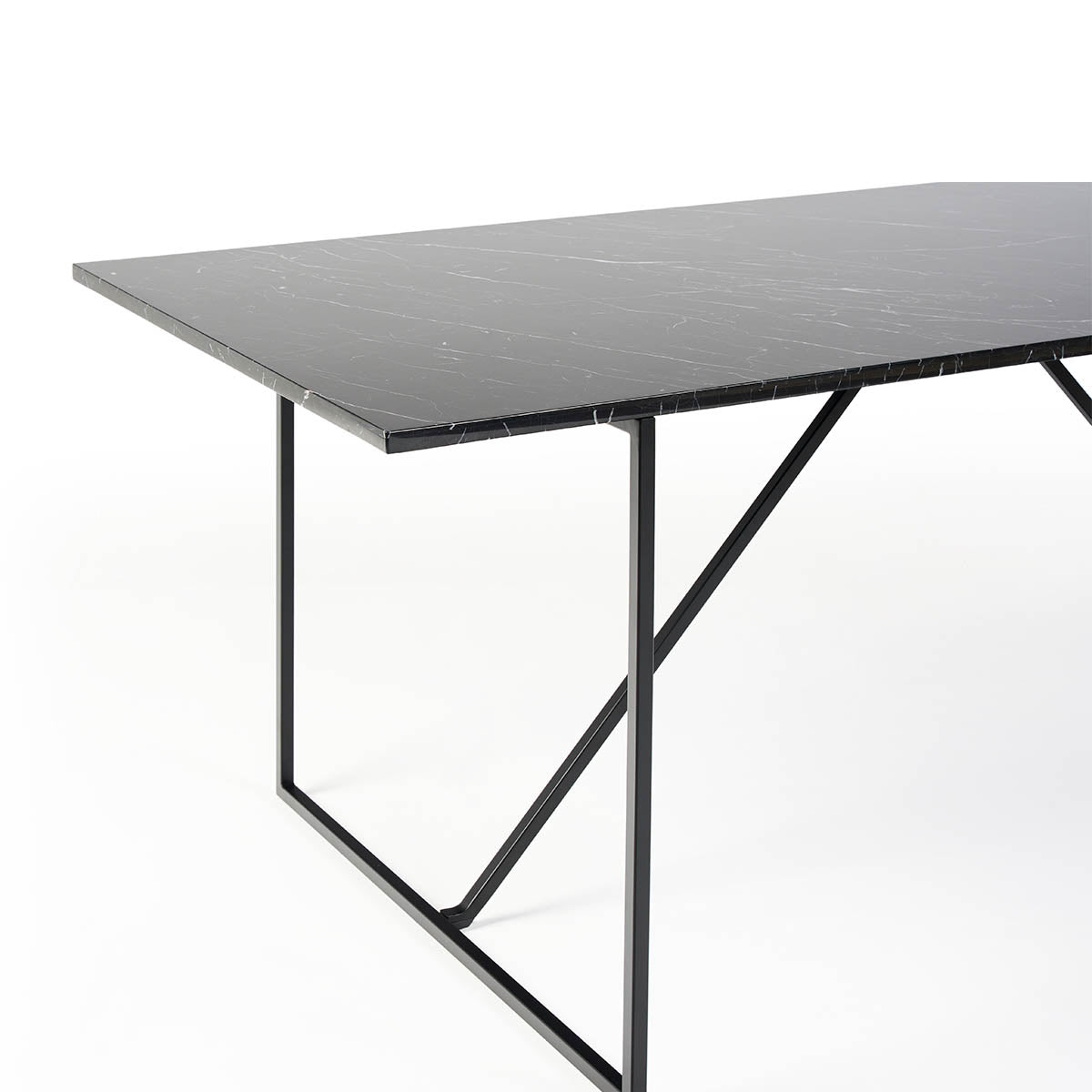 Nala Dining Table (Black).