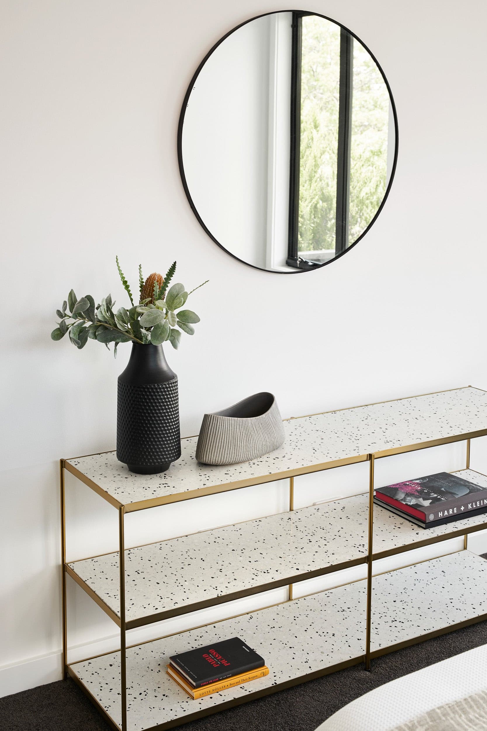 Luwin Console Table (Gold/White Terrazzo).