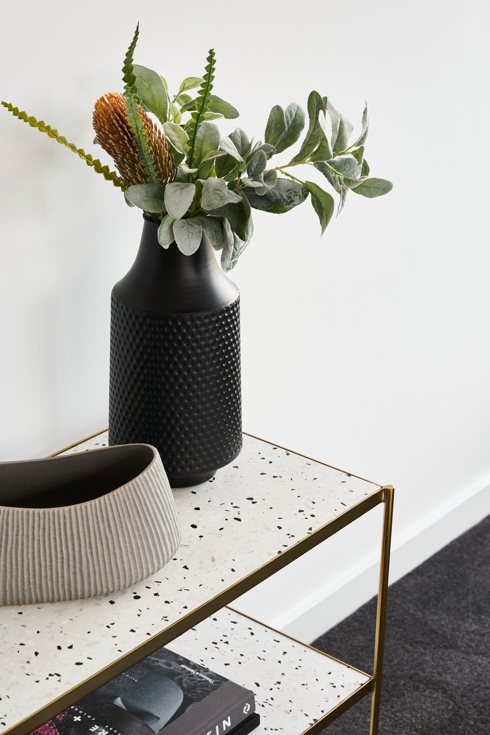 Luwin Console Table (Gold/White Terrazzo).