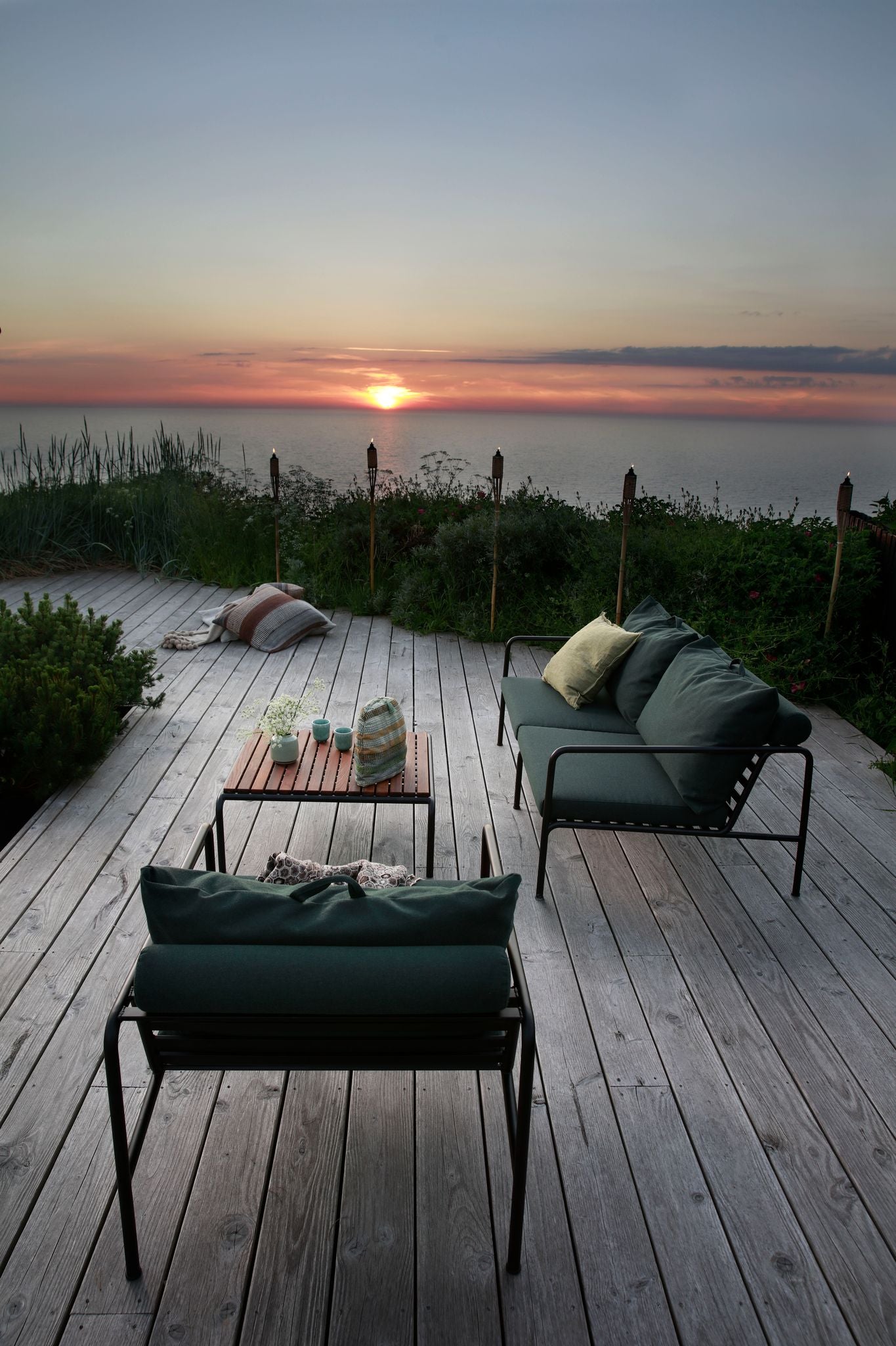 Avon Outdoor Lounge Chair (Alpine Green).