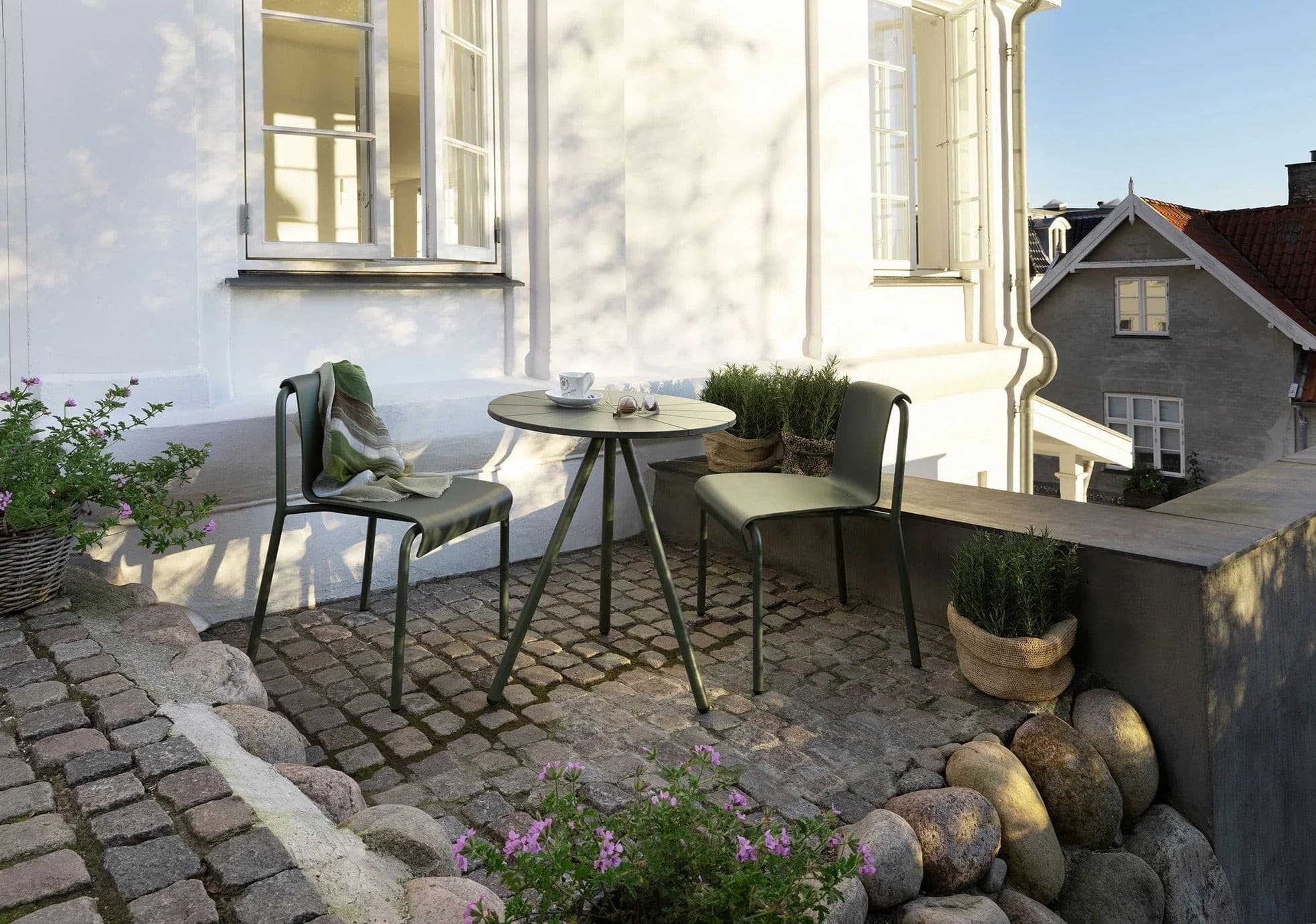 Nami Outdoor Dining Chair (Olive Green).